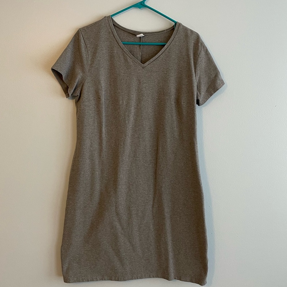 Cotton/Spandex shift v-neck dress